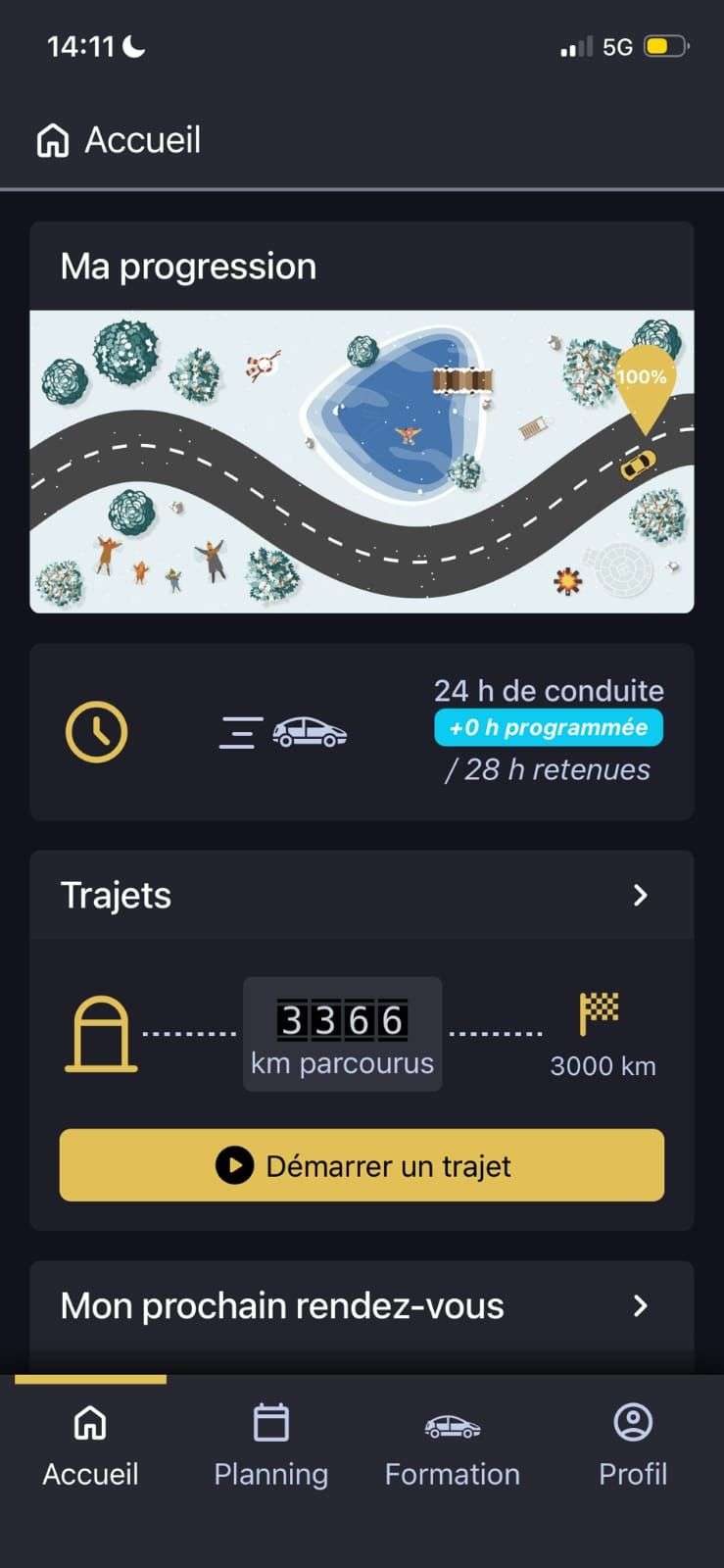 Capture d'écran de l'application mobile BENAT montrant la progression avec carte interactive, heures de conduite et trajets